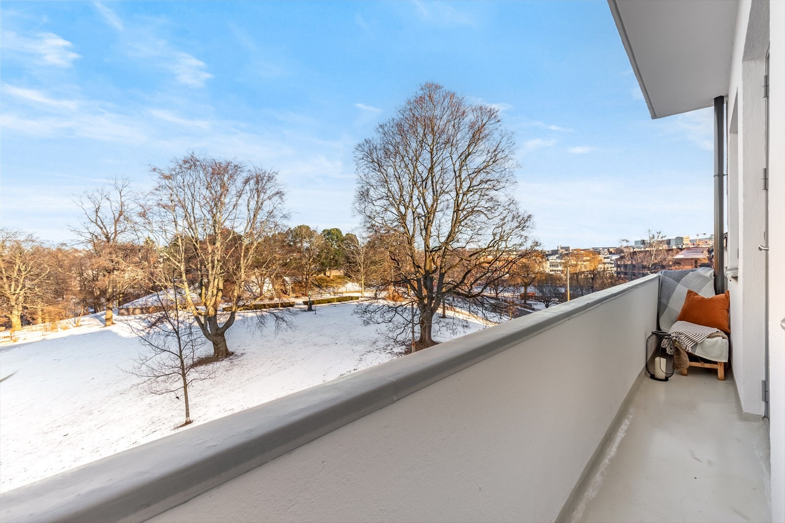 Balkongen har morgenssol og kveldssol. Galleribilde