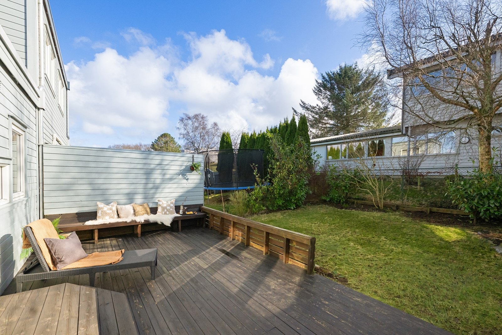 Her fra den lune hagen som vender mot sør. Her kan fine stunder nytes Galleribilde