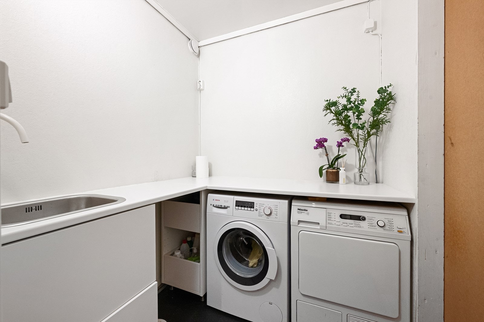 Boligen har eget, praktisk vaskerom Galleribilde