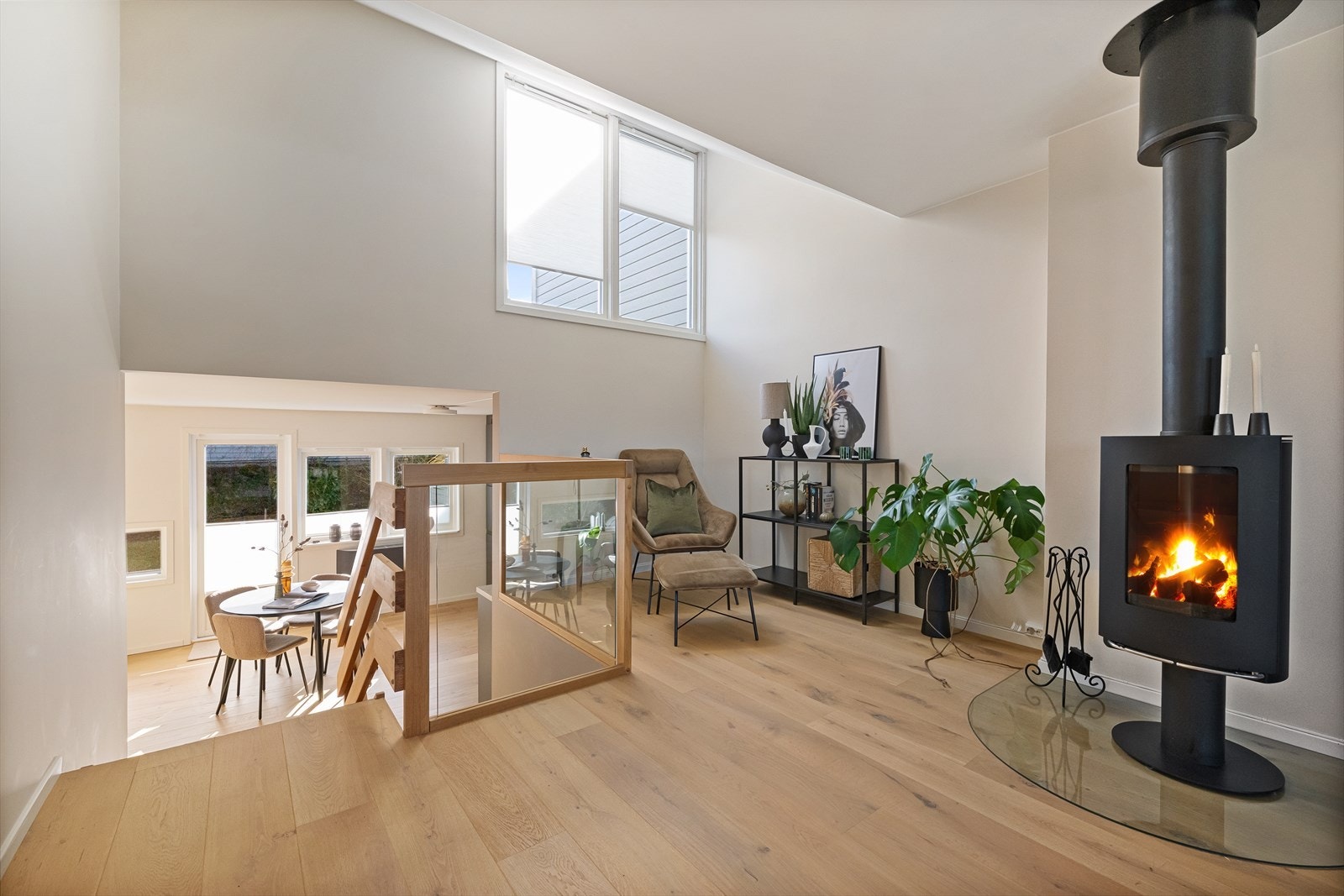 Lekker og innbydende familiebolig med smarte løsninger, flott romlighet og fine arkitektoniske løsninger Galleribilde