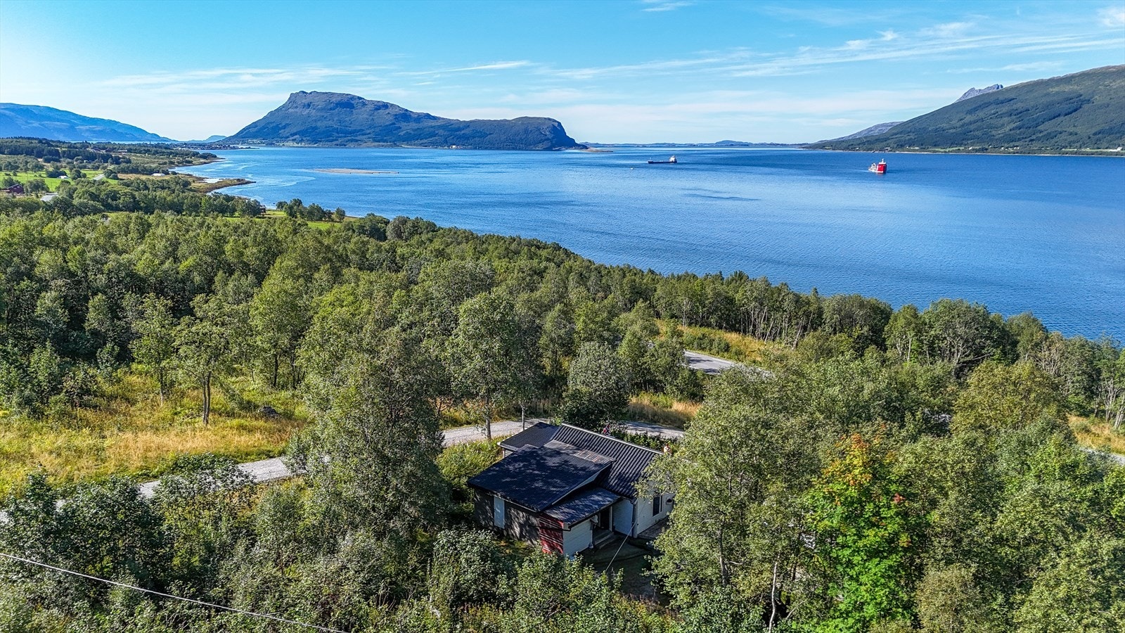 Nausttomt - Innlagt vann - Innlagt strøm - Septik Galleribilde