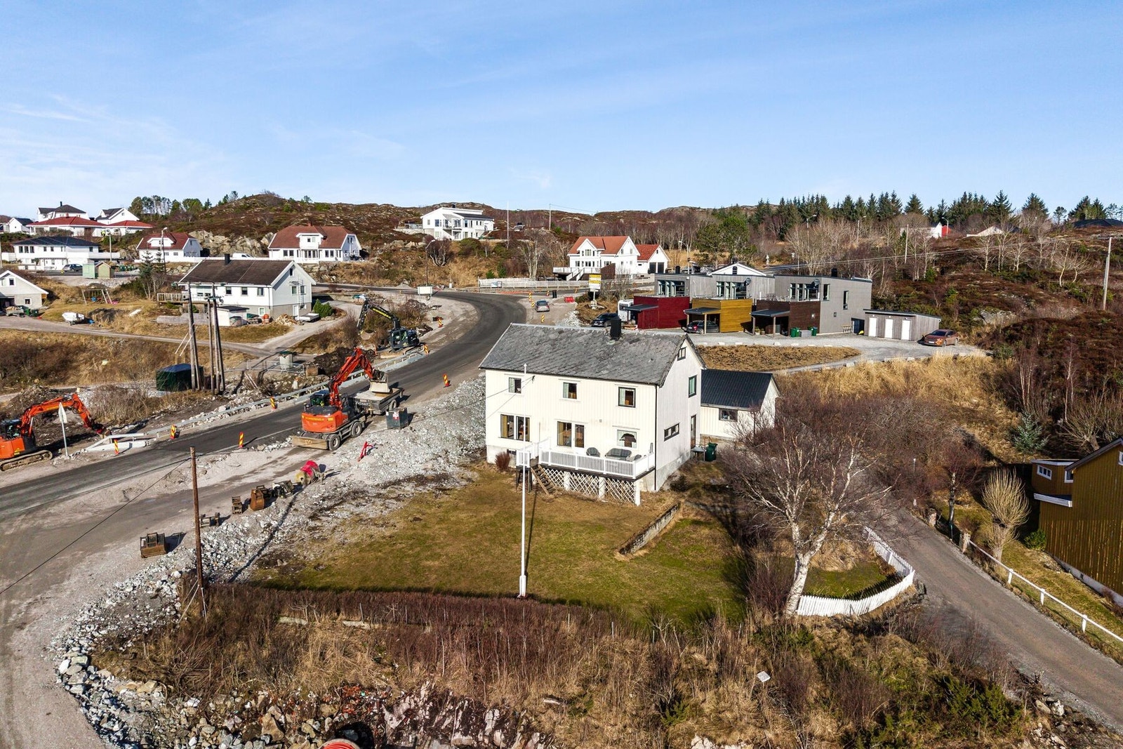 Eiendommen ligger ca. 1 km. fra dagligvarebutikk og oppvekstsenter Galleribilde