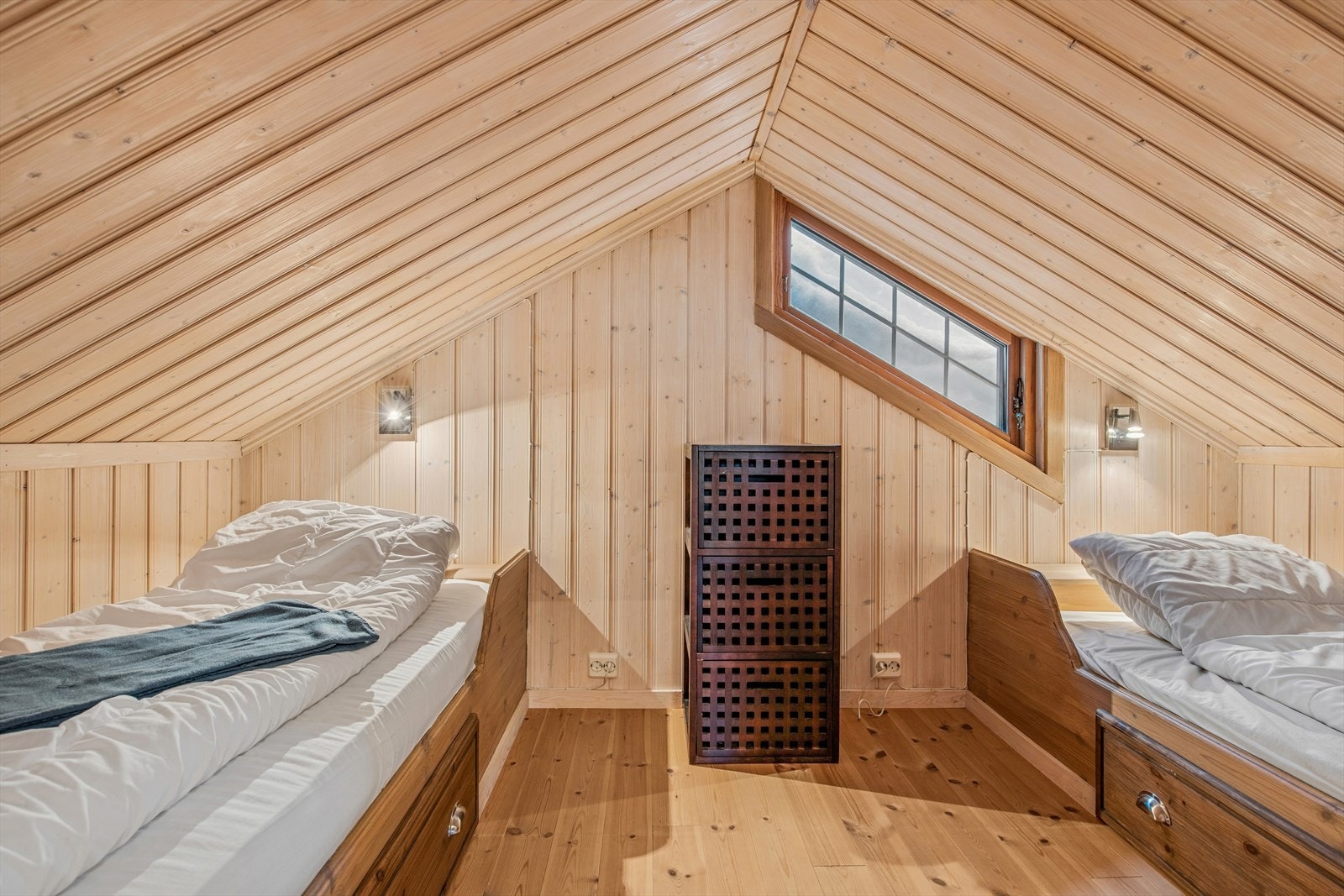 Hemsen er oppdelt i tre rom (totalt gulvareal 23 m²). Galleribilde