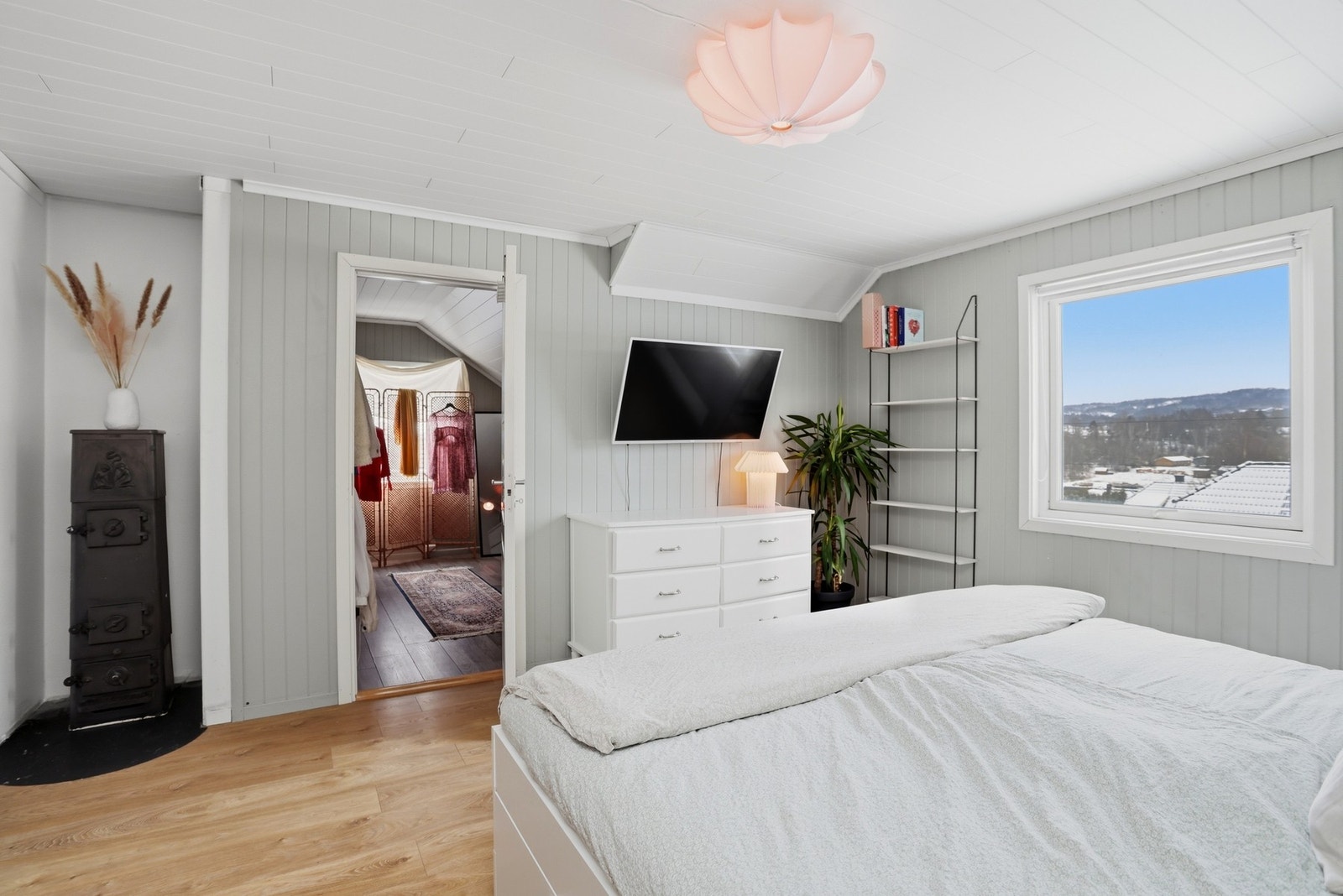 Hovedsoverom med tilgang til garderoberom Galleribilde