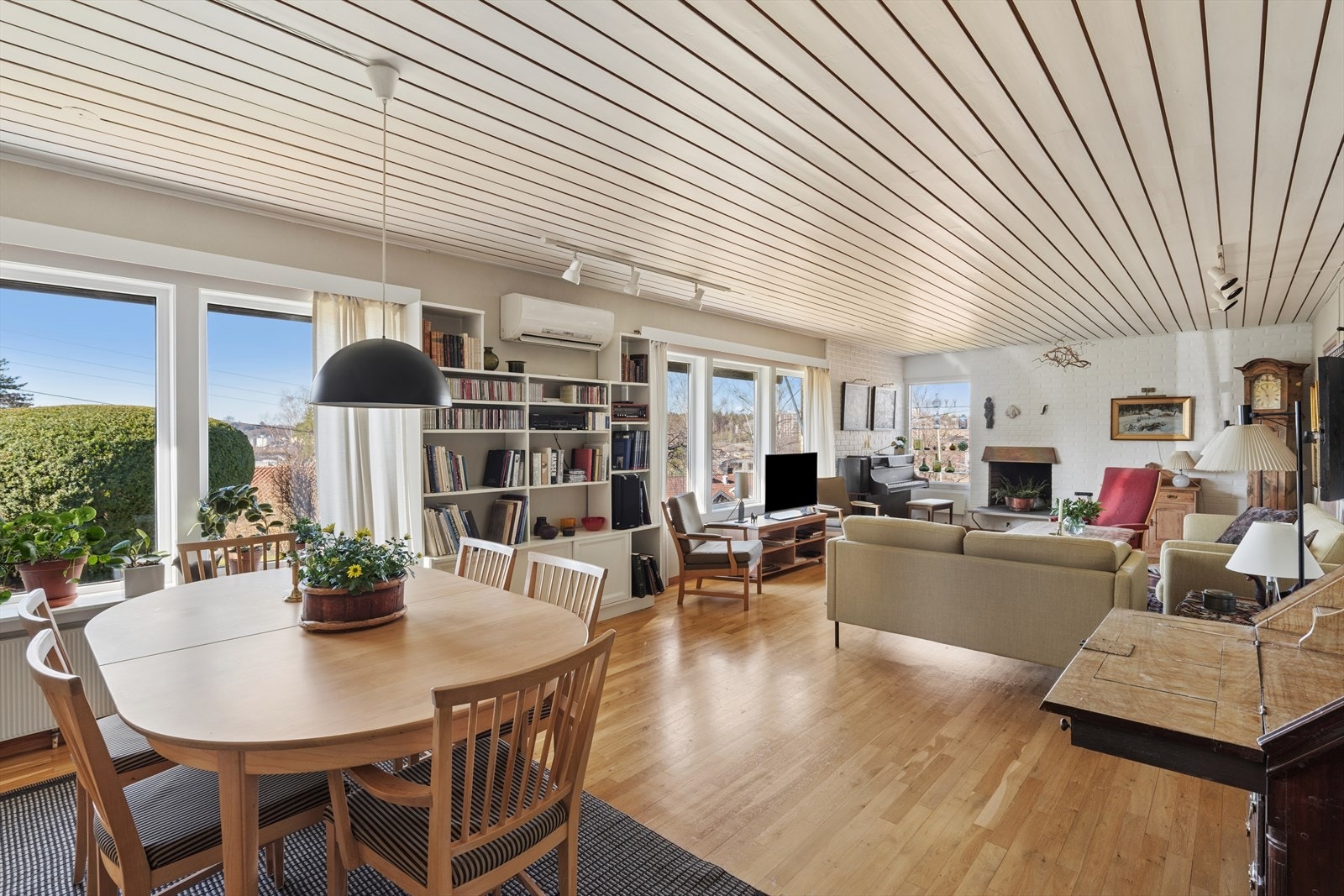 Stuen byr også på varmepumpe slik at man enkelt holder en god temperatur Galleribilde