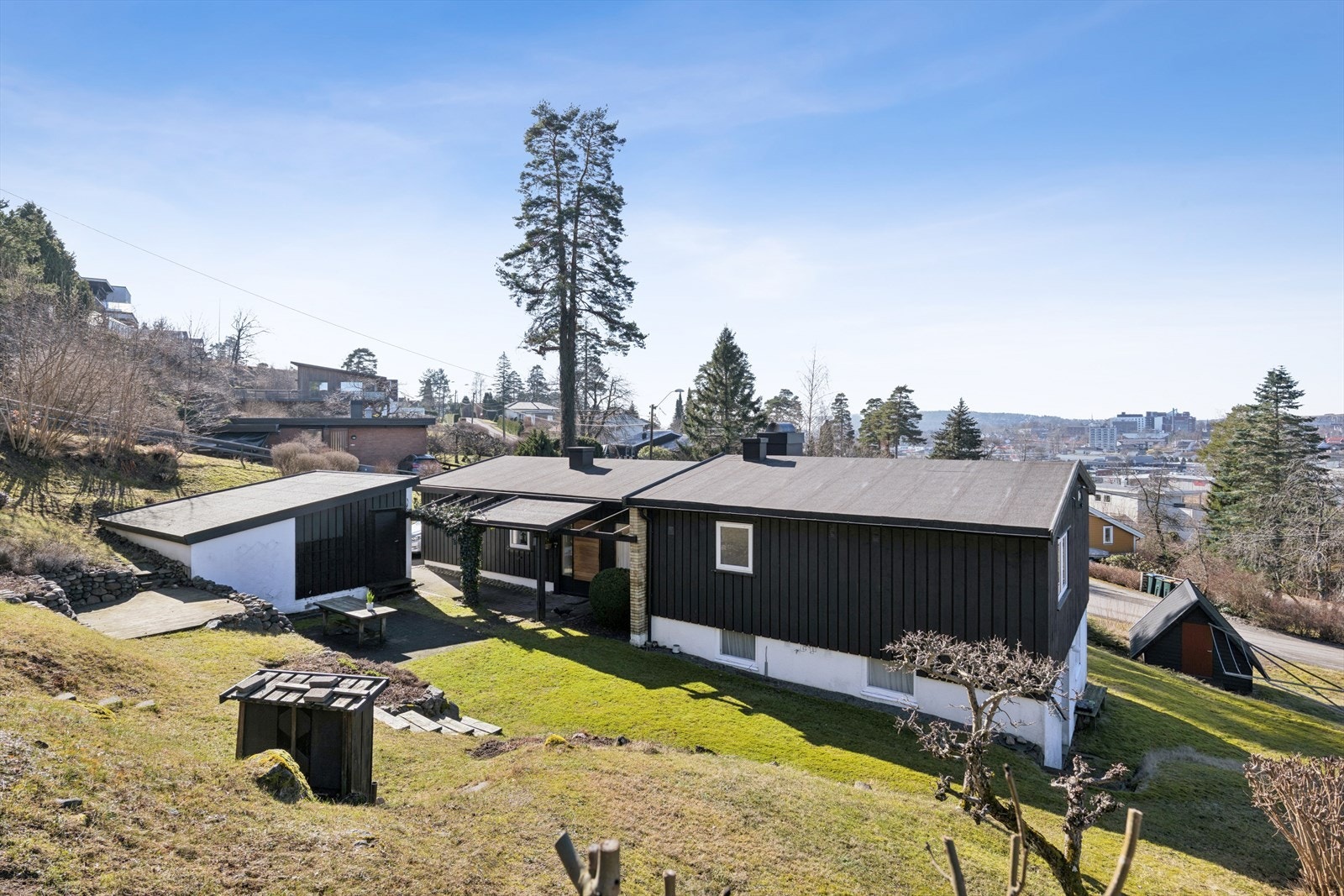 Spennende enebolig med tre soverom, garasje og stor solrik tomt i Presterødåsen Galleribilde