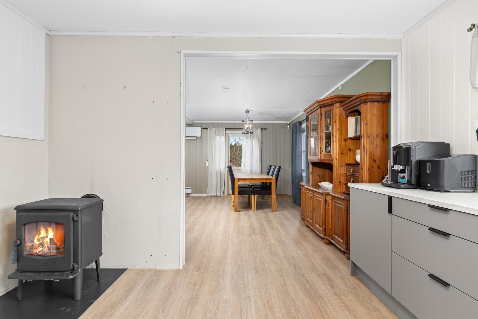 Kjøkken mot stue. Galleribilde