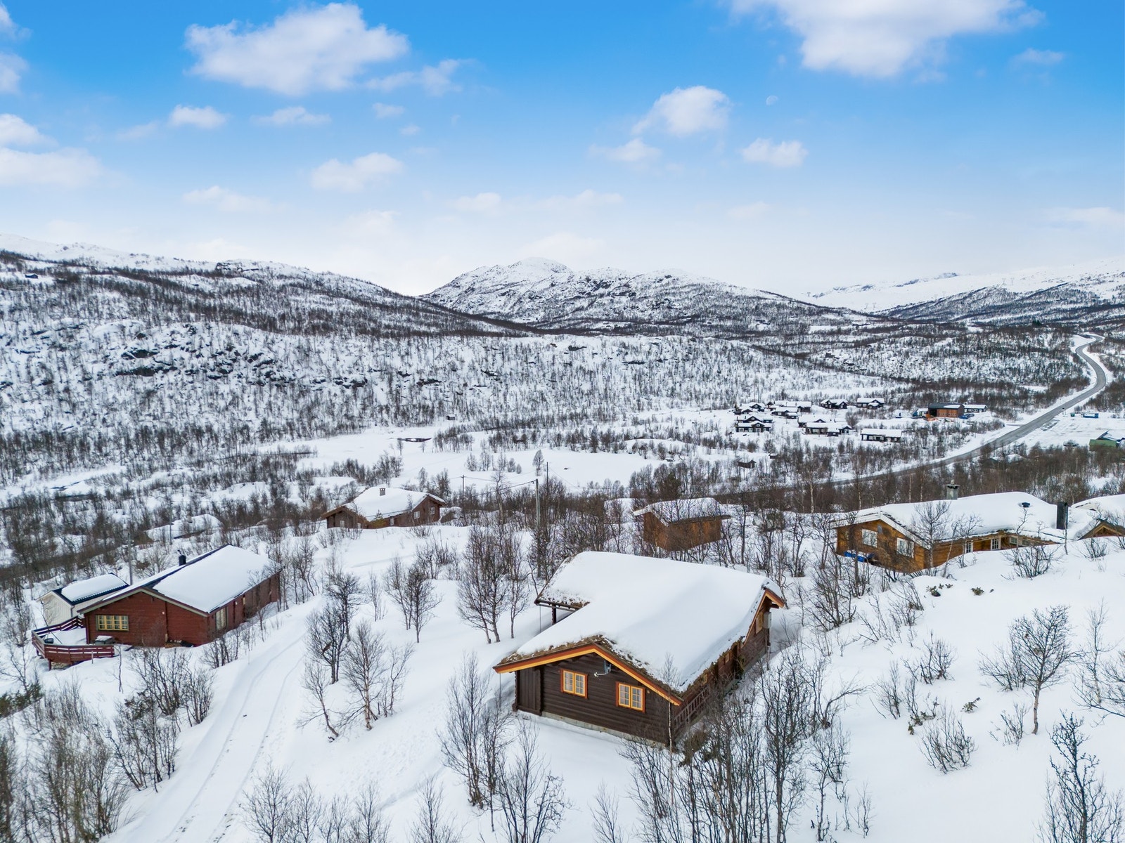 En beliggenhet i høyt med nydelig utsikt og solforhold. Galleribilde