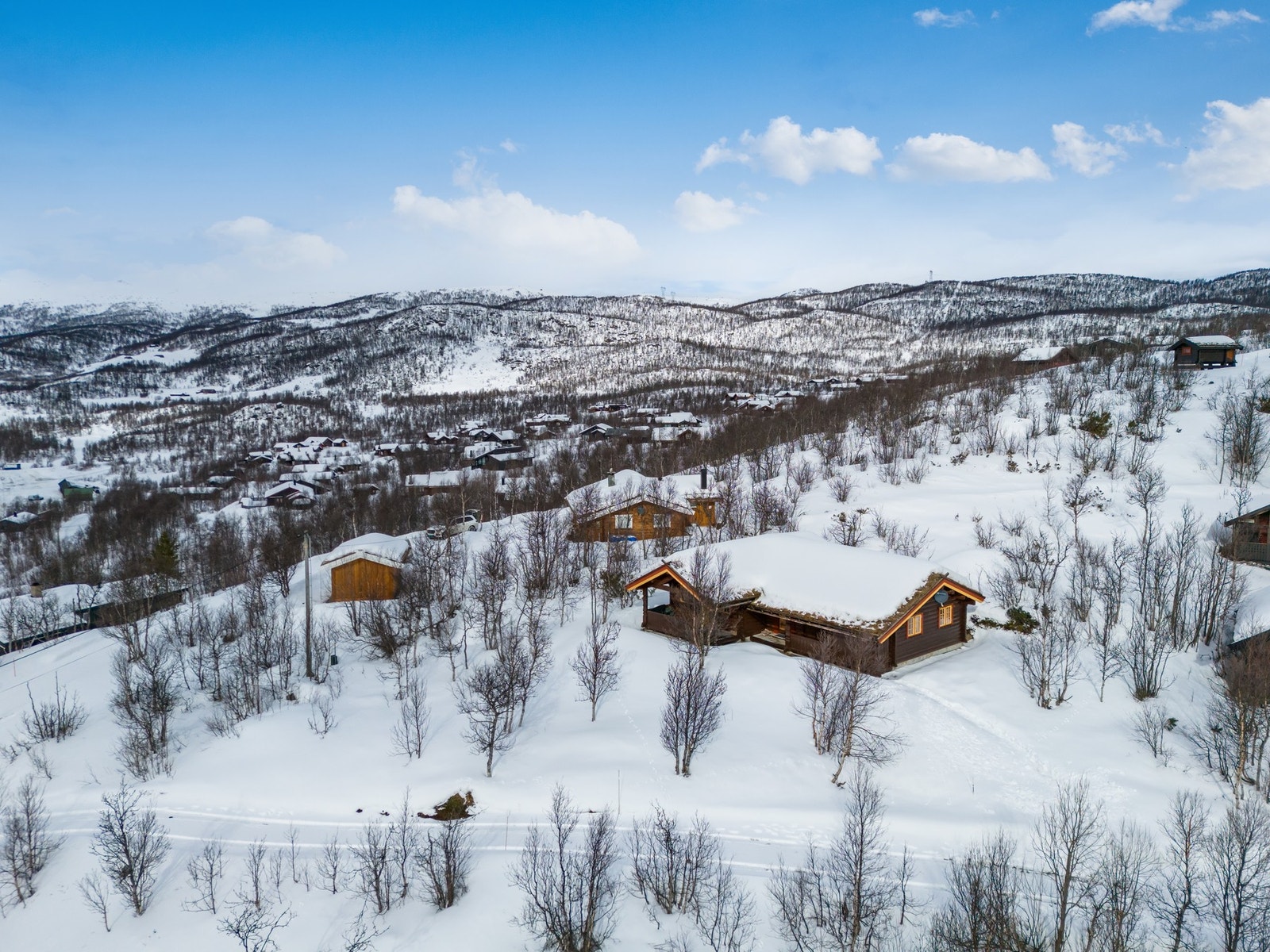 Høyt over hverdagen finner du denne koselige hytten Galleribilde