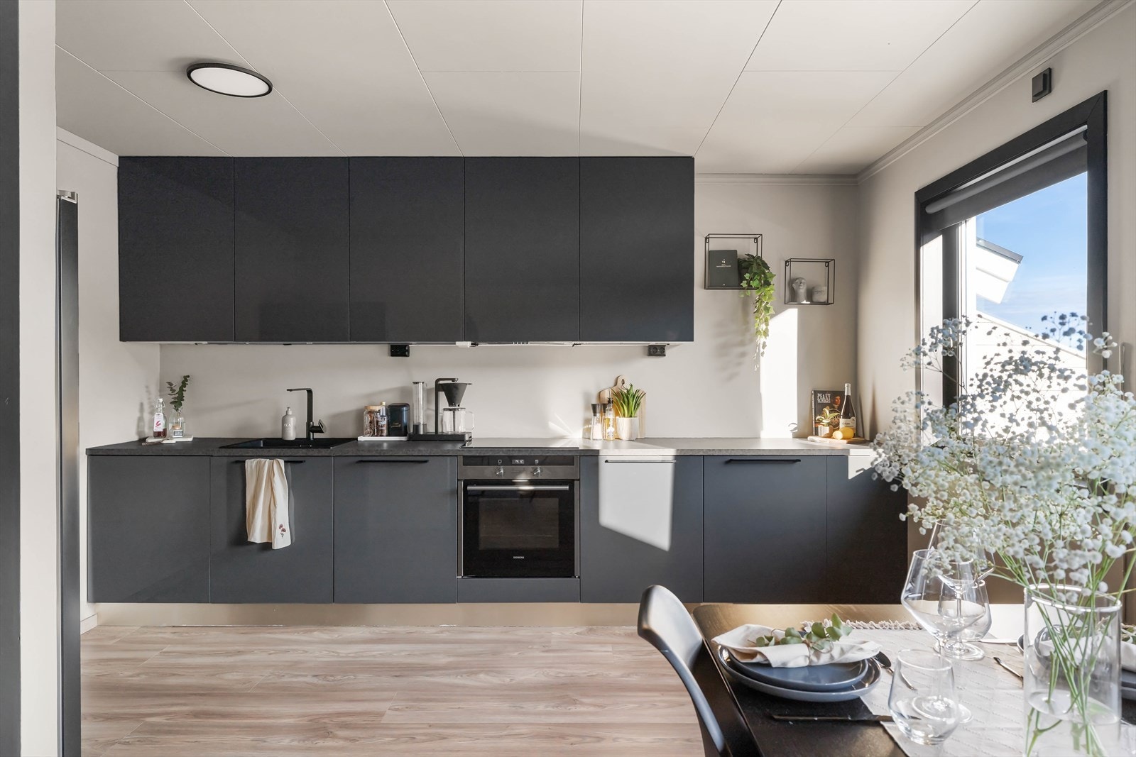 Nordvik v/Caroline Wivestad har gleden av å ønske velkommen til Kleiverudveien 92! Foto: Foto Asmyhr. Galleribilde