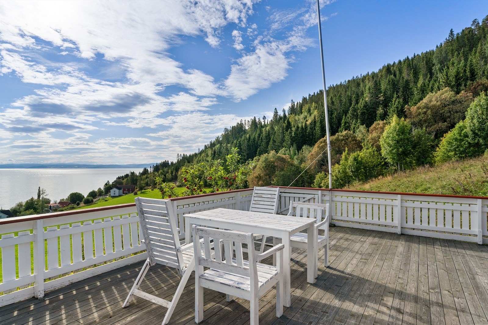 Like utenfor eiendommen er det flere gode turmuligheter som blant annet Munken og Kjerringklumpen. Galleribilde