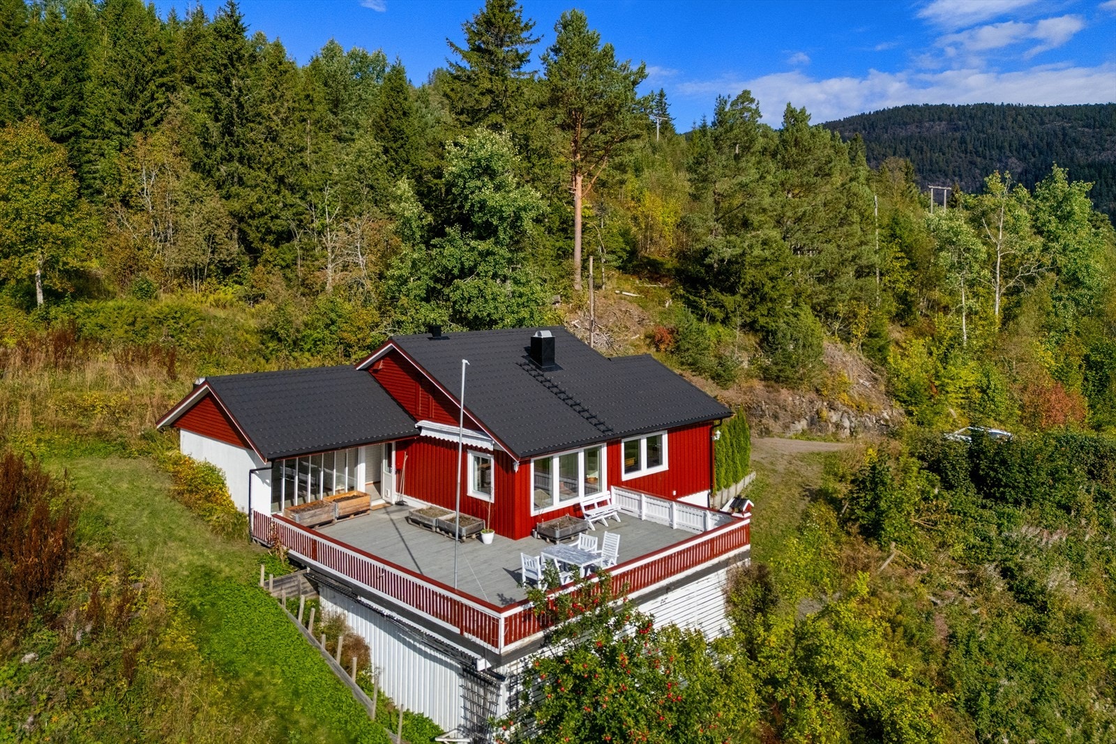 Innholdsrik enebolig med fantastisk sjøutsikt, rolig og landlig beliggenhet. Galleribilde