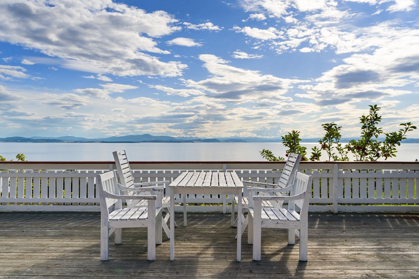Mellom fjord og fjell _ sjelden boligmulighet med naturen som nærmeste nabo. Galleribilde