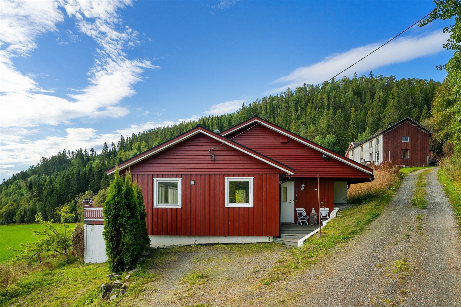 Her får du umiddelbar nærhet til vakker natur og flere diverse turløyper i området. Galleribilde