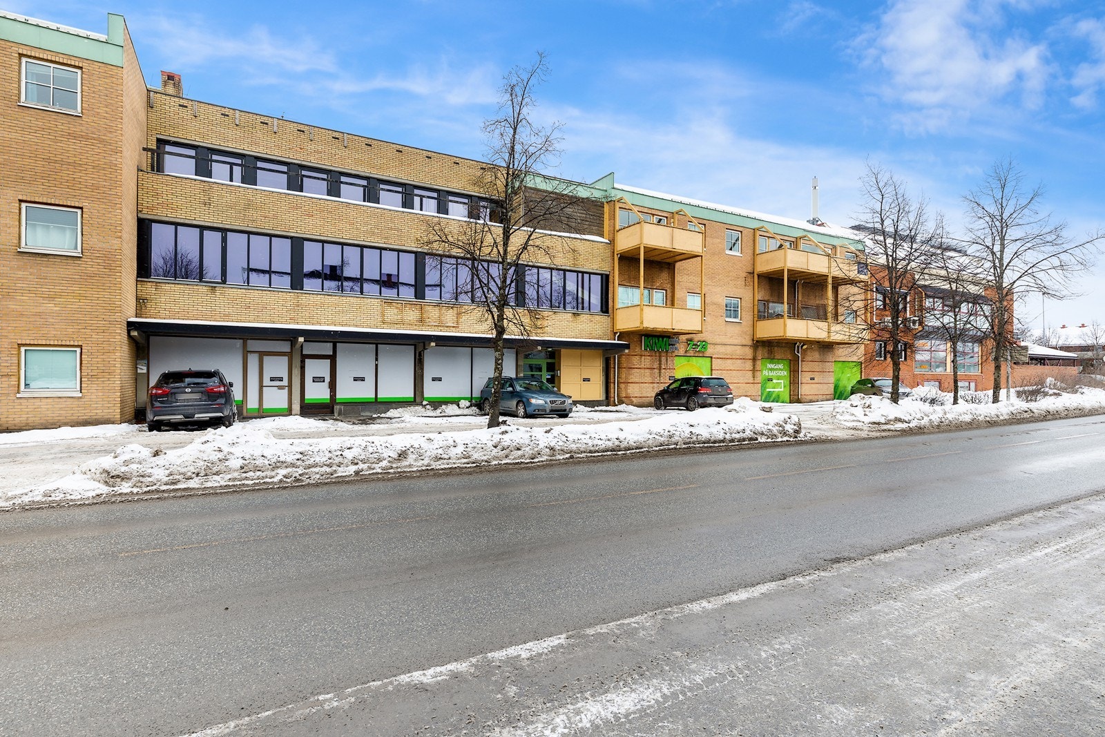 Leiligheten har en svært attraktiv beliggenhet midt i et veletablert boligområde i Hokksund, med kort vei til alt du trenger i hverdagen. Galleribilde