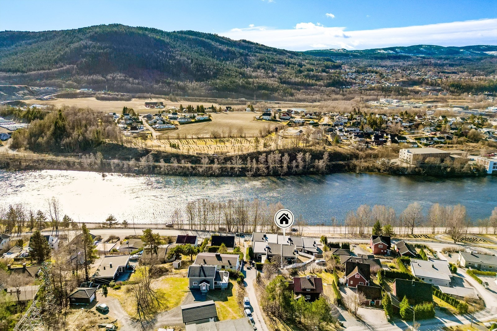 Med nærhet til Drammenselva er det flotte turmuligheter rett utenfor døren. Galleribilde