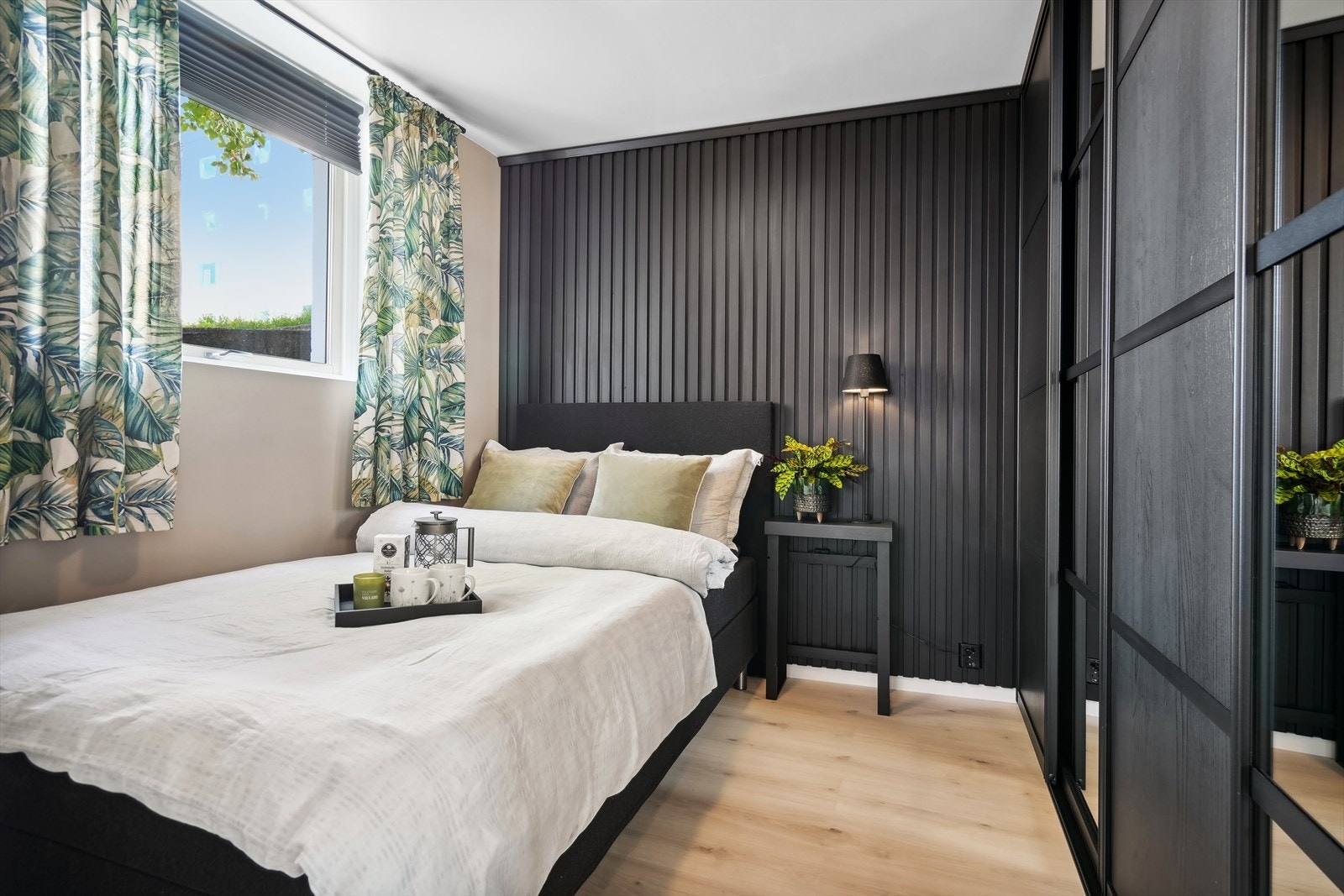 Soverommet har en romslig størrelse og en gjennomført, pen standard. Galleribilde