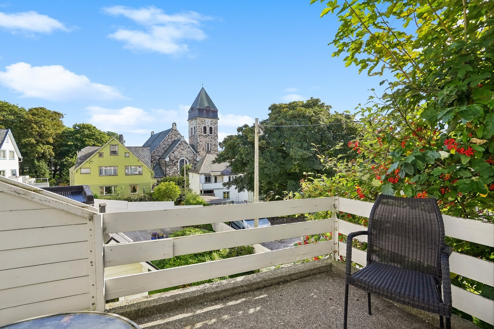 Pen opparbeidet felles tomt for sameiet. Galleribilde