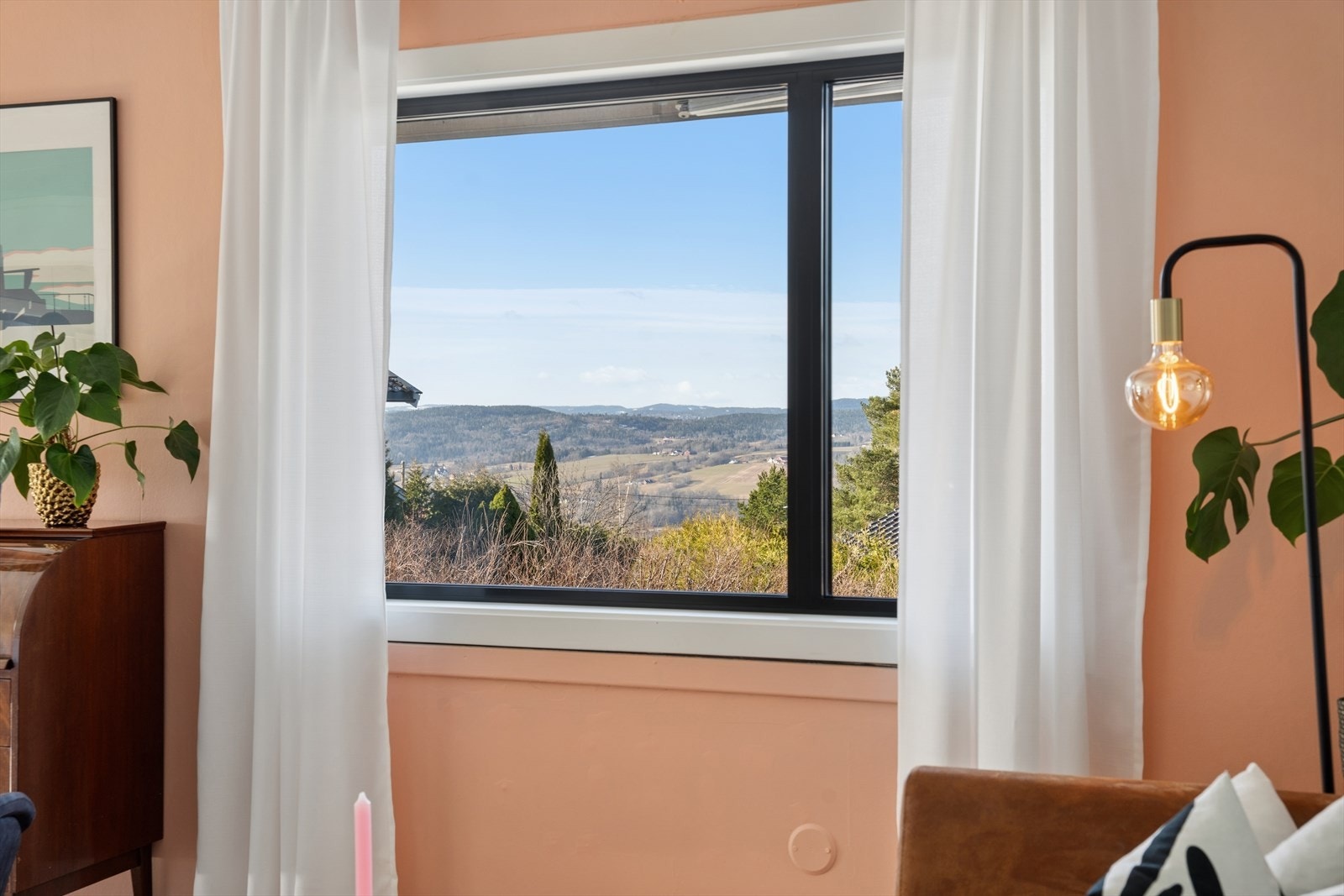 Luftig utsikt fra stuevinduene. Galleribilde