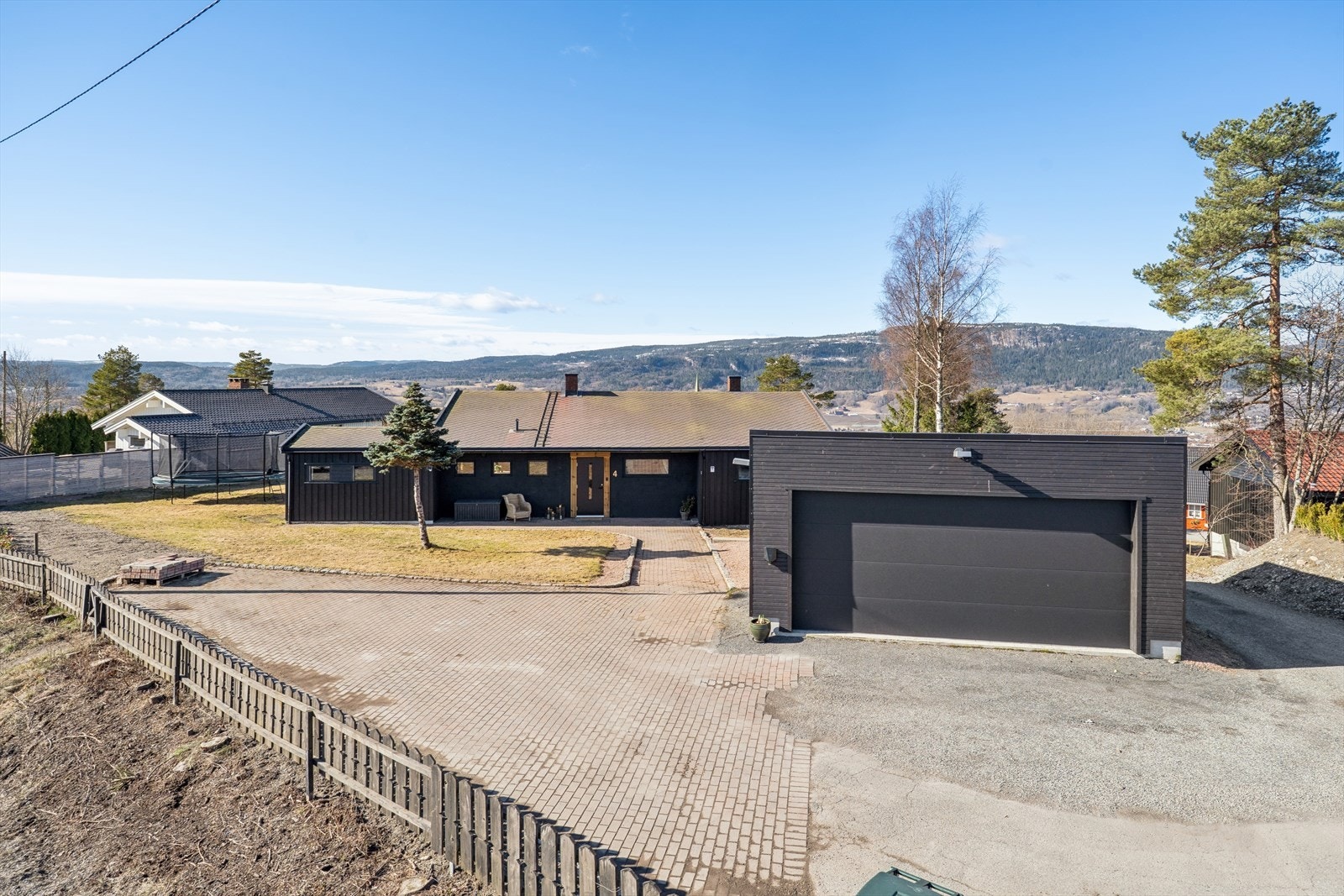 DNB Eiendom v/Glenn Eric Moe har gleden av å presentere Villvinveien 4! Galleribilde