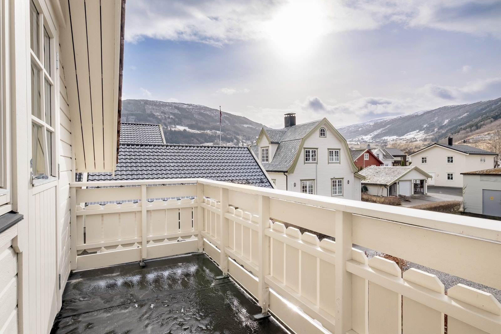 Frå loftstova har du utgang til balkongen. Galleribilde