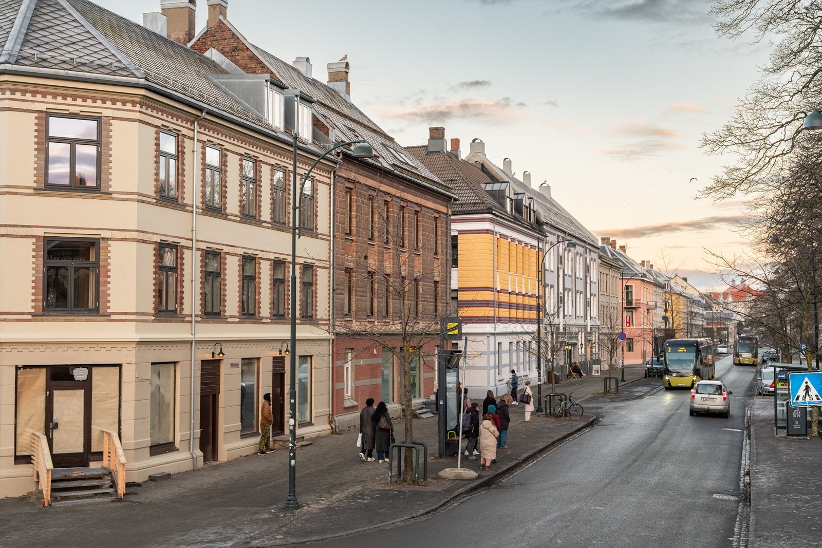 Busstoppet Buran 3 og 4 er rett utenfor inngangsdøren. Her tar du deg direkte til både Lade og Midtbyen. Galleribilde