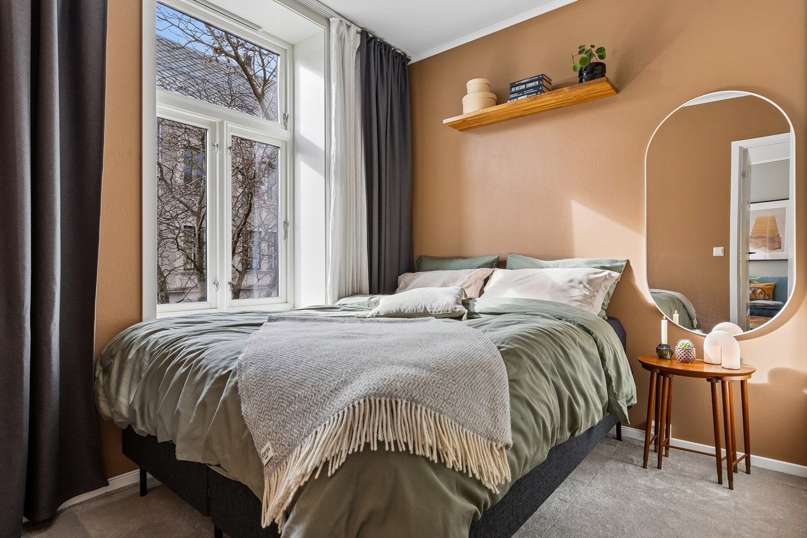 Soverommet er på romslige 8m² og har plass til dobbeltseng med tilhørende møblement. Galleribilde