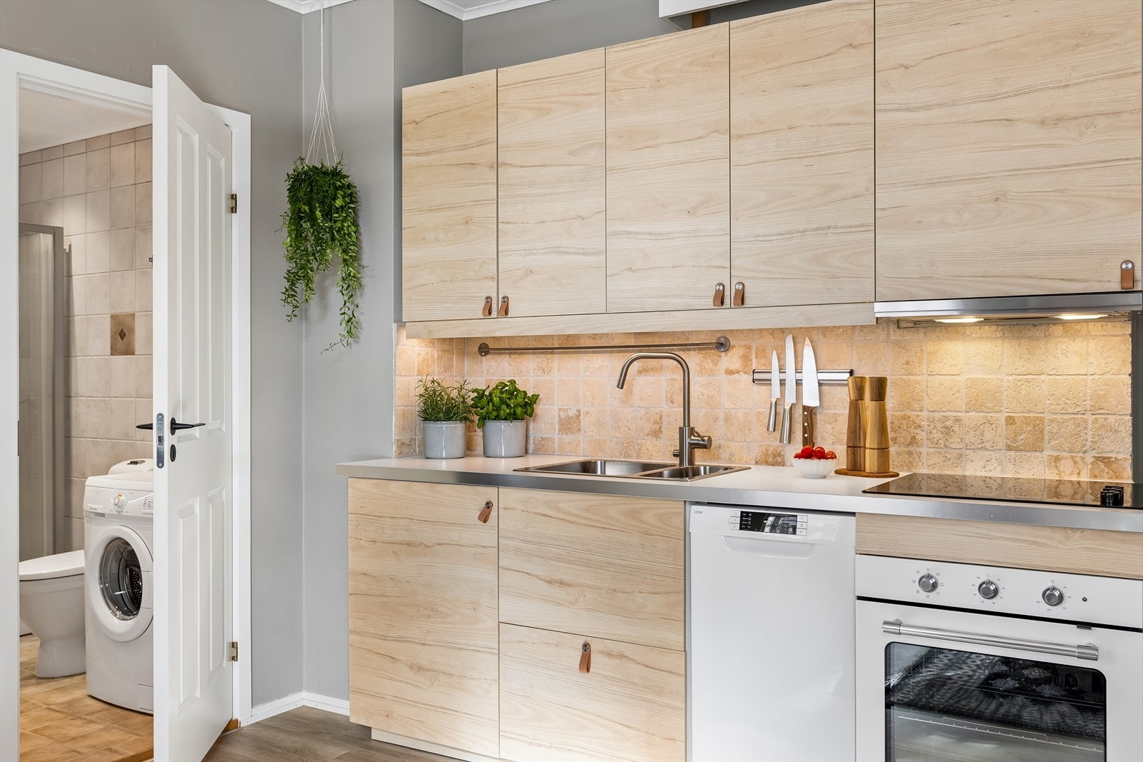 Det ble i 2023 byttet blandeventil på varmtvannsbereder. Galleribilde