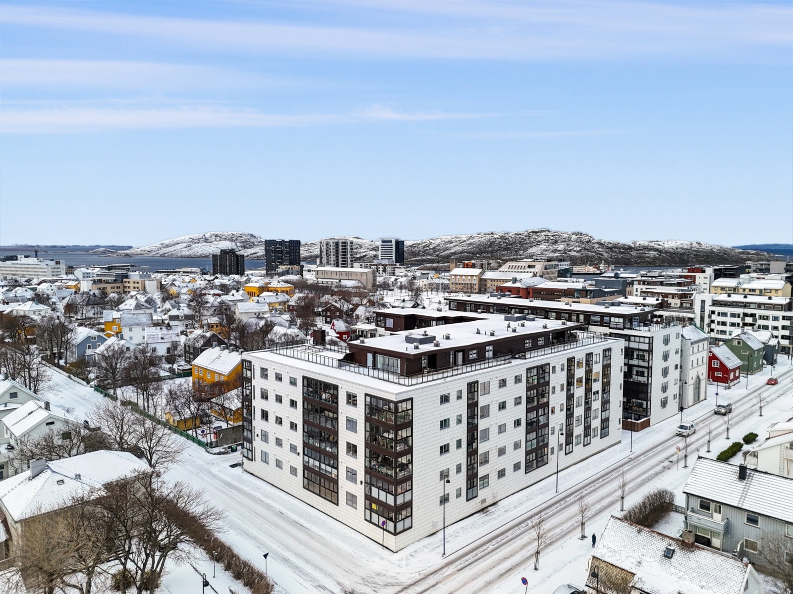 Her bor du sentrumsnært og attraktivt - men samtidig vendt "bort" fra trafikken mot fantastisk utsikt i vest. Galleribilde