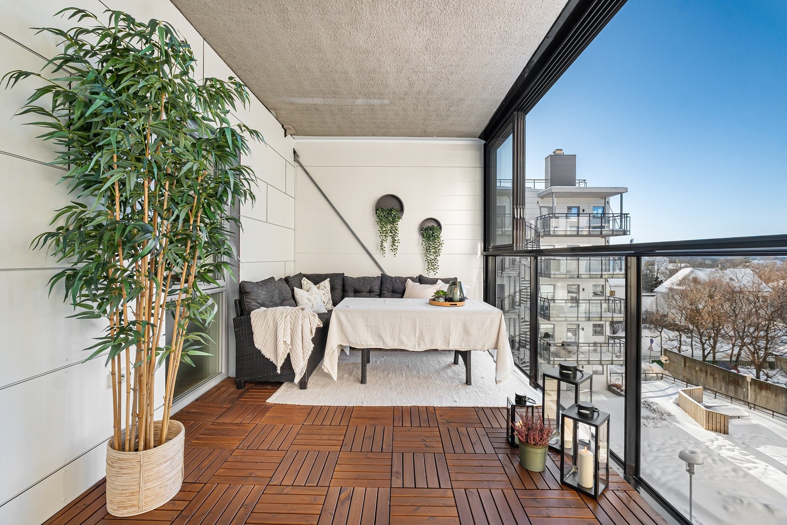 Balkongen er en perfekt forlengelse av stuen. Galleribilde