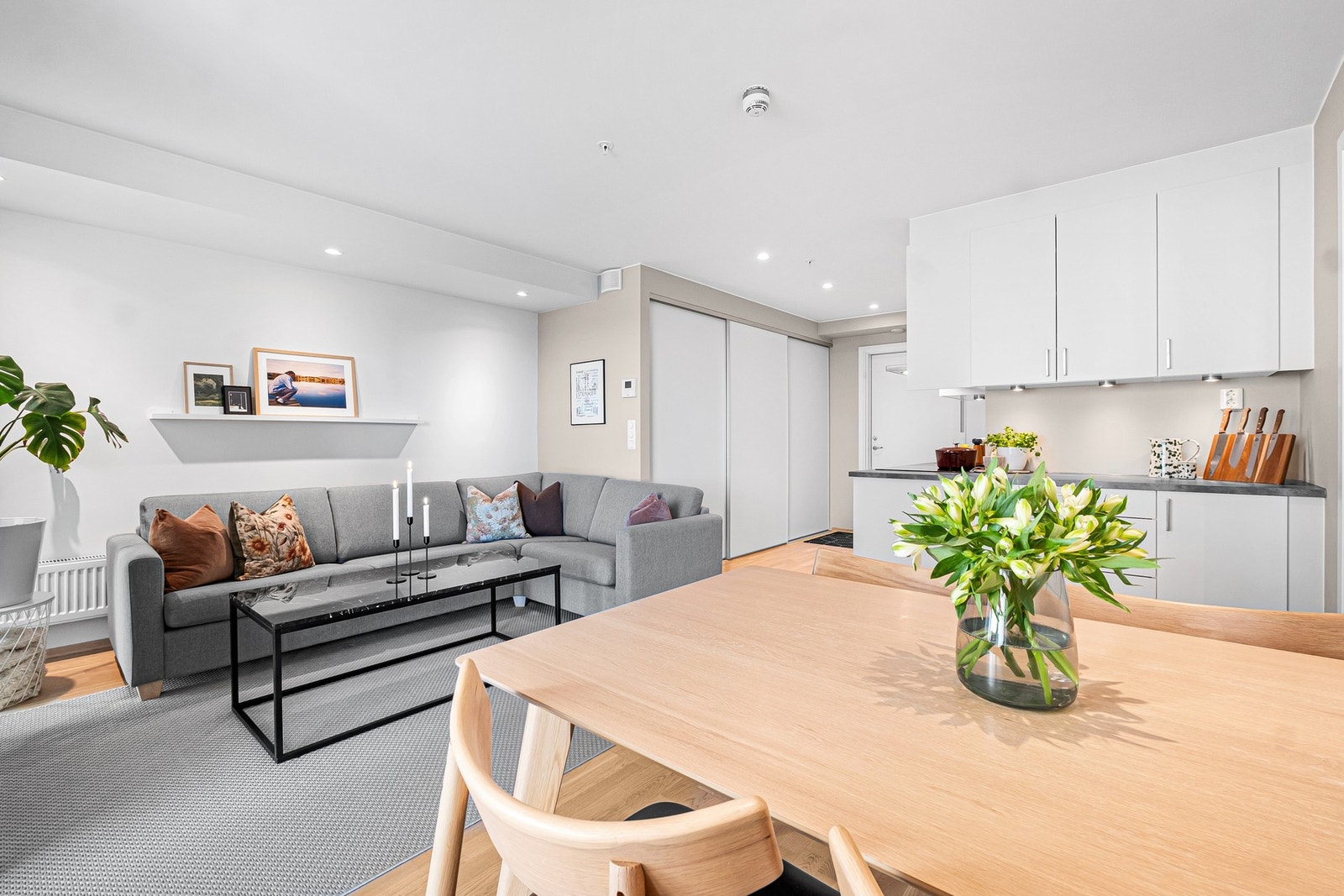 God planløsning åpner for møblering av både spise- og sofagruppe. Galleribilde