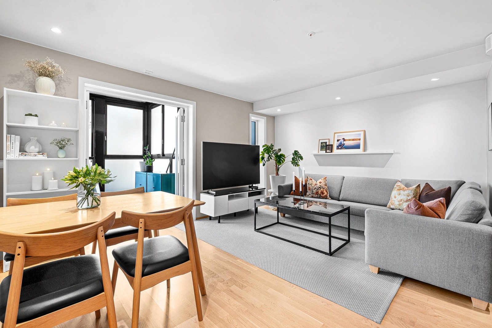 Leiligheten er utstyrt med balansert ventilasjonsanlegg - og varmes opp med vannbåren varme-system Galleribilde