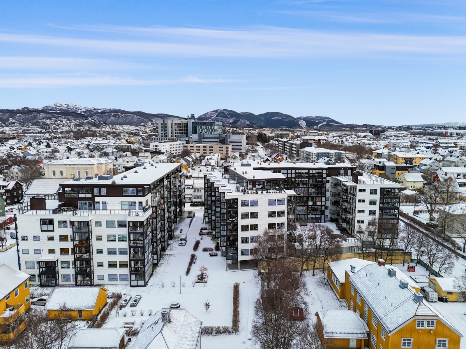 Bryggerihagen ble oppført i 2018, og er utstyrt med både garasje, heis - og fasiliteter som treningsrom, sykkelparkering, gjesteleiligheter, takterrasse mm. Galleribilde