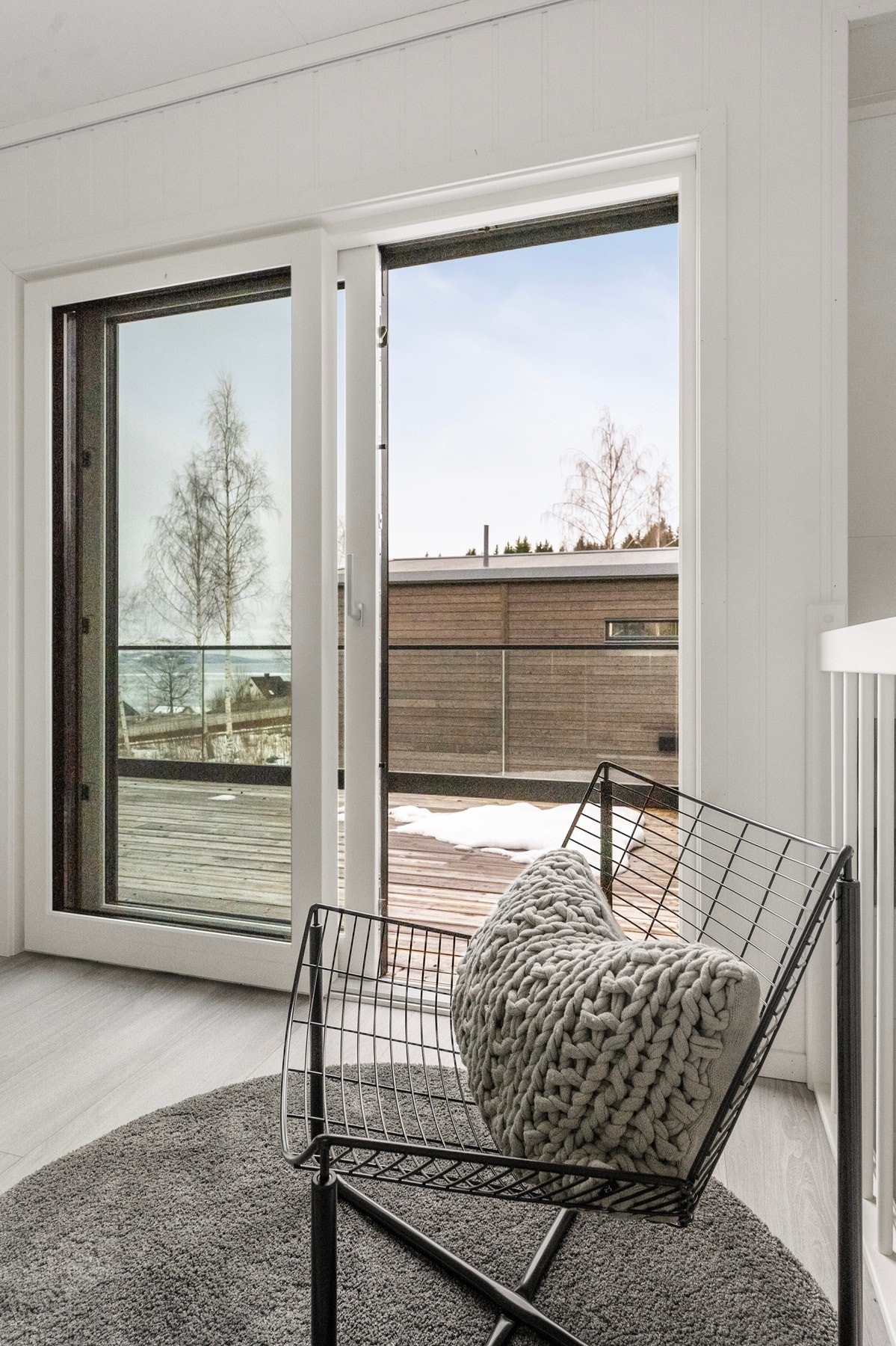 Stuen oppe har utgang til takterrassen. Galleribilde