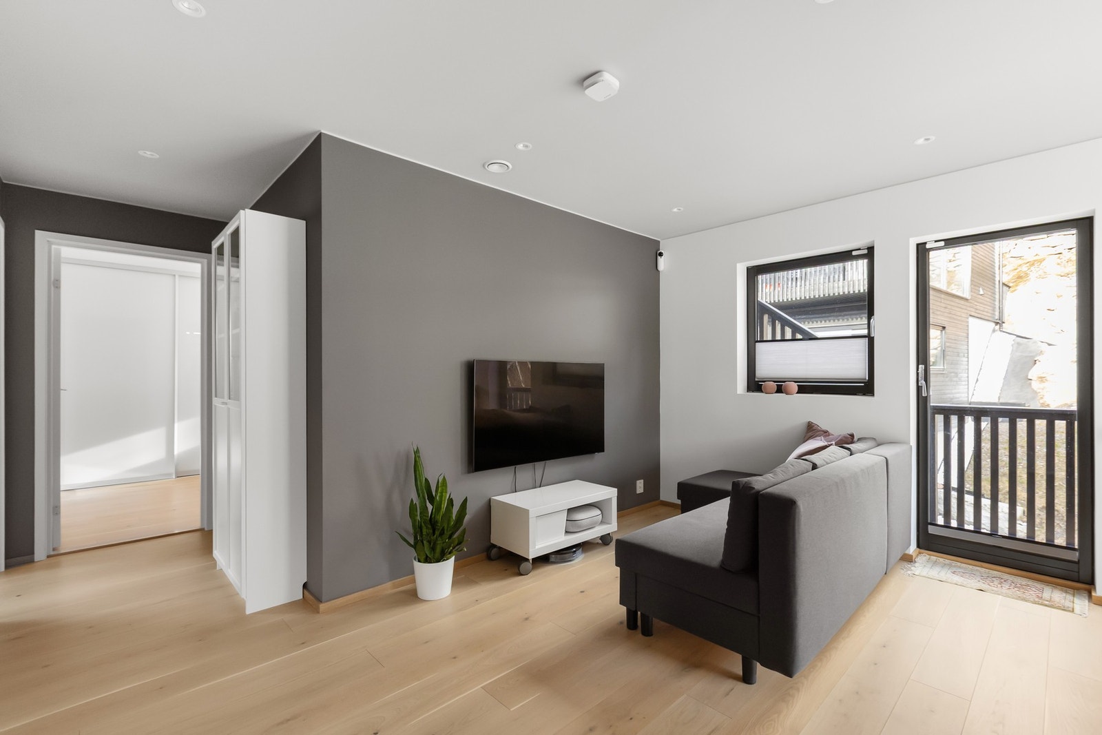 I boligens 2. etasje finner man et oppholdsarealet i gangen som gir fleksibilitet. Galleribilde