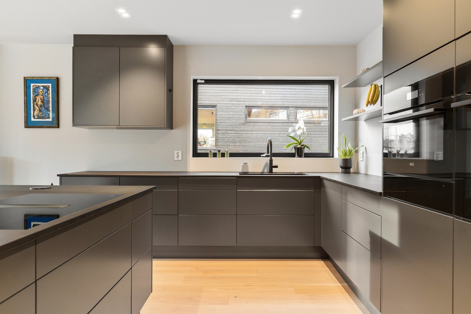 Det er montert lekkasjestopper og komfyrvakt som gir ekstra trygghet. Galleribilde