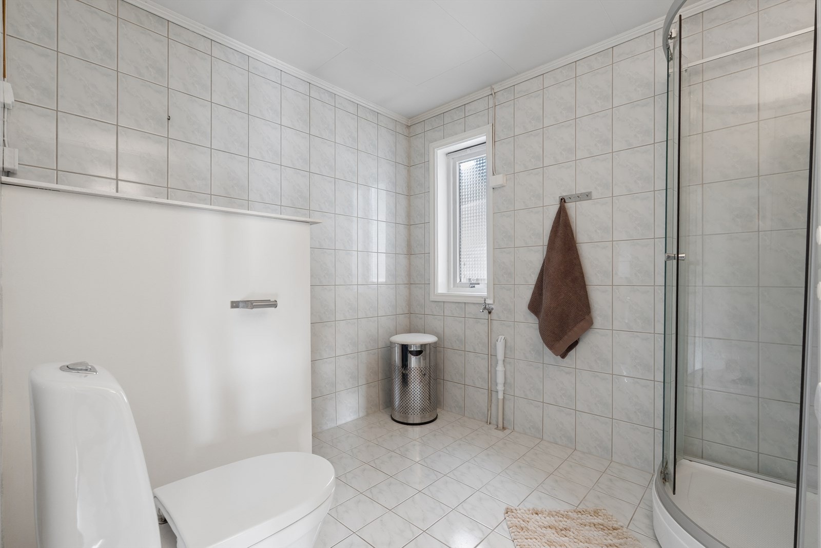 Det er også opplegg for vaskemaskin, noe som gjør rommet svært funksjonelt i hverdagen Galleribilde