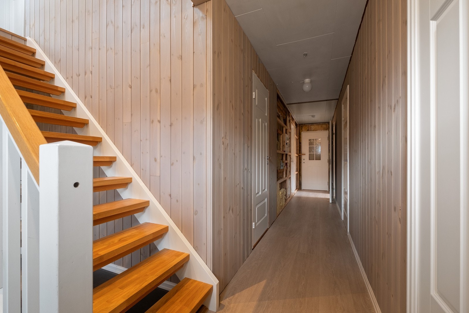 I 1. etg. finner man soverommene og deler av huset som er under oppussing. Galleribilde