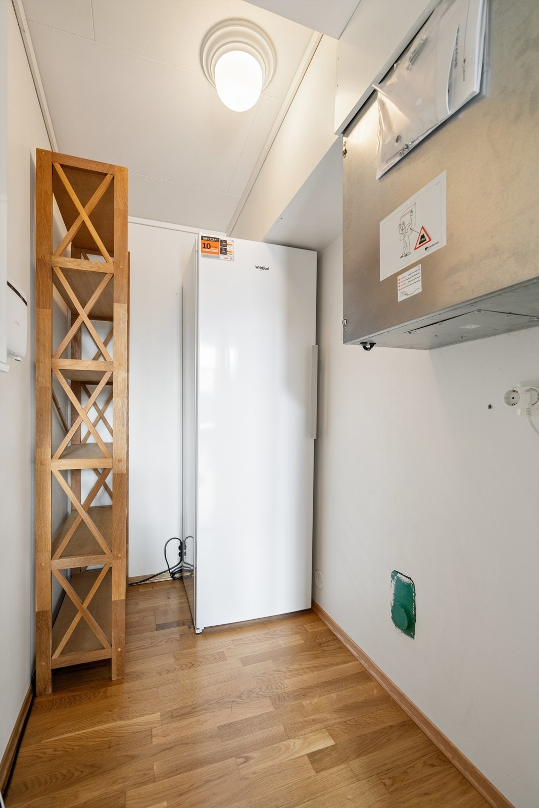 Fra entréen er det også tilgang til en innvendig bod - ideell for ekstra lagring og oppbevaring av alt man ikke ønsker å ha fremme i det daglige. Galleribilde