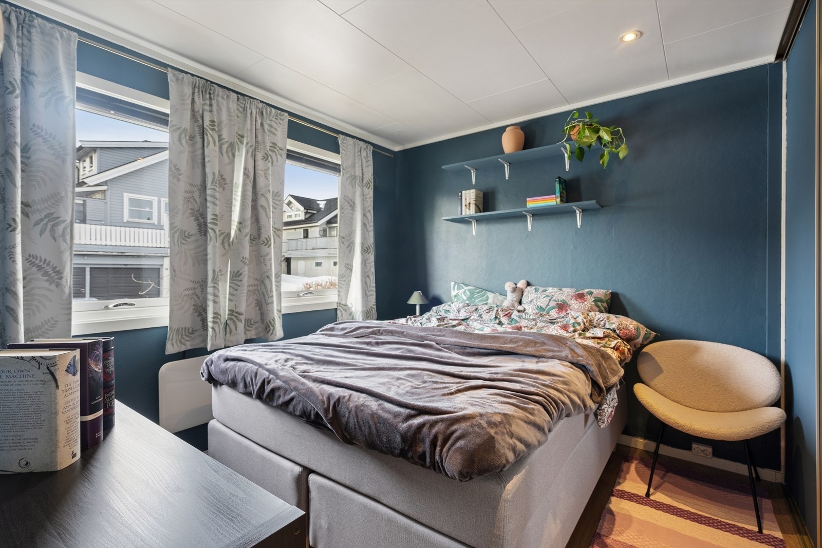 Soverommet er adskilt fra stuen og har plass til dobbeltseng. Galleribilde