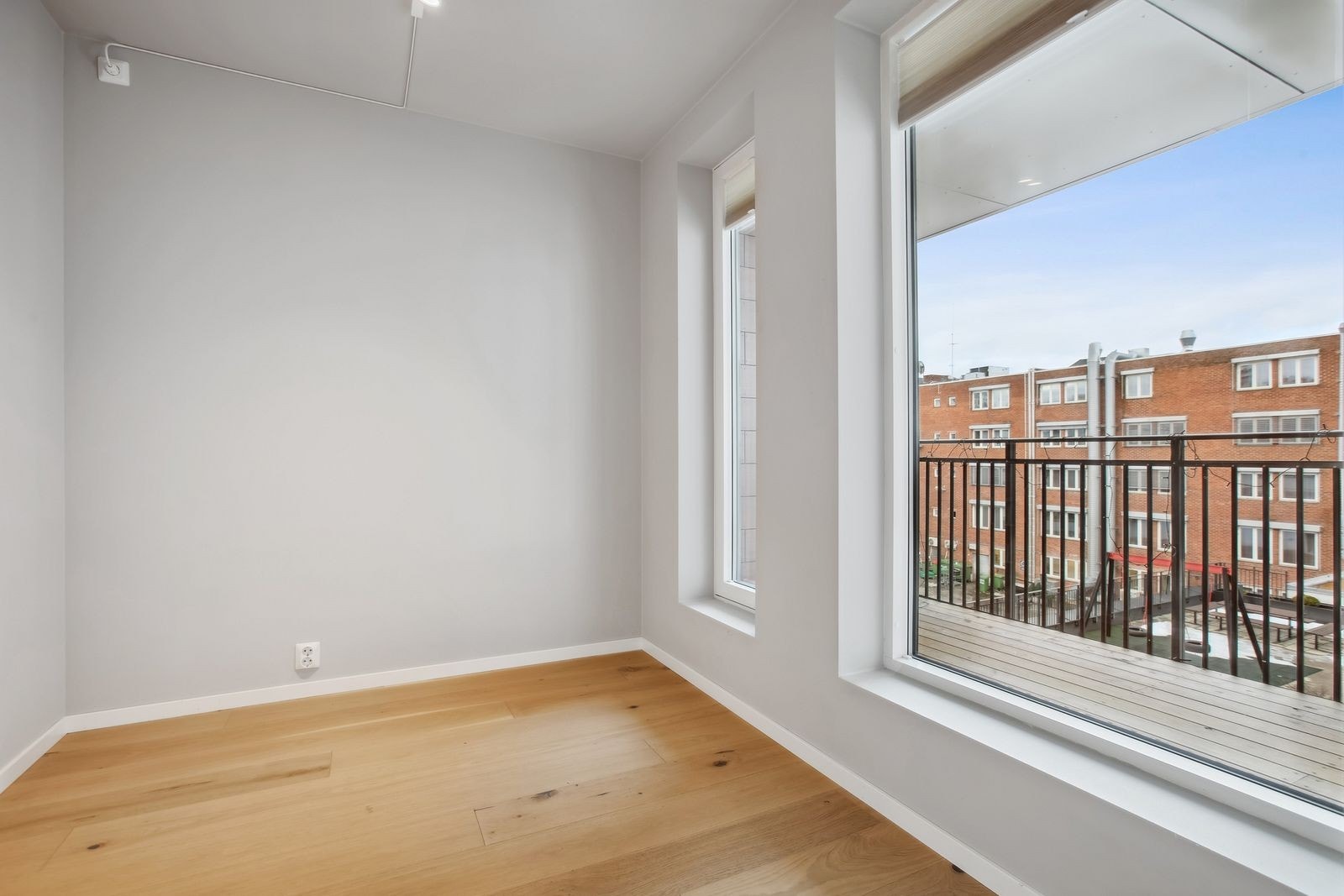 Leilighetens andre soverom er ca. 5,8 m². (Se pkt. ferdigattest i salgsoppgaven). Galleribilde