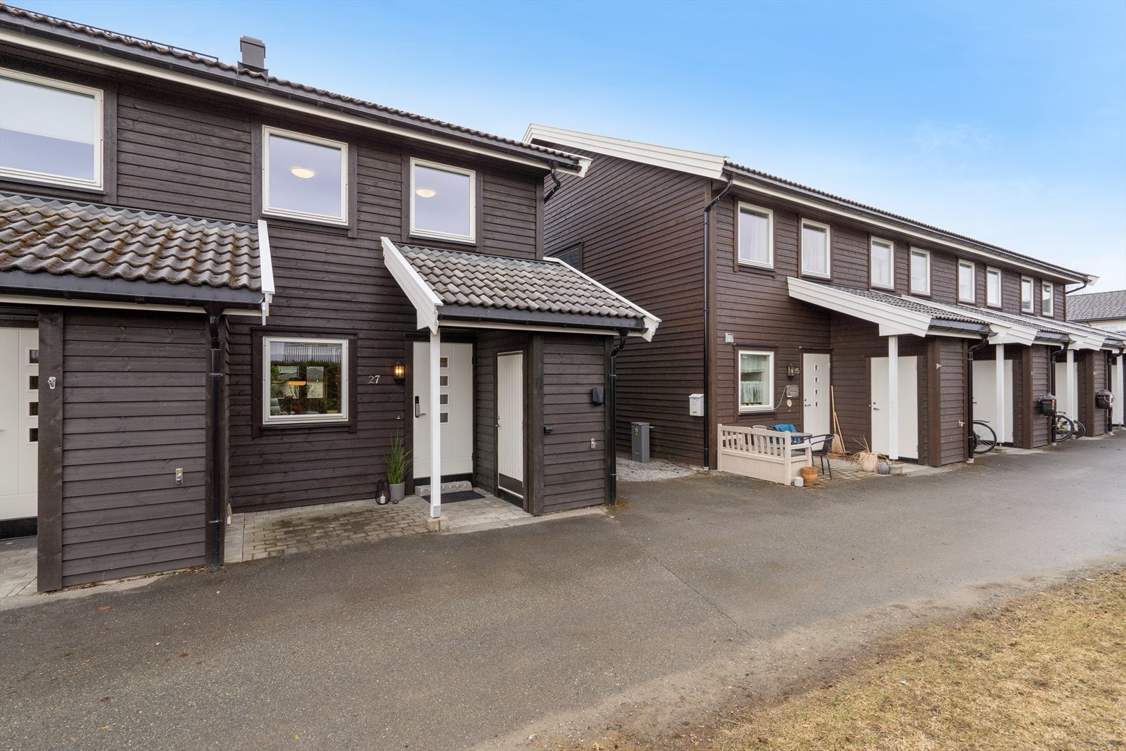 Et familievennlig rekkehus i et etablert og rolig boligområde på Stjørdal. Galleribilde