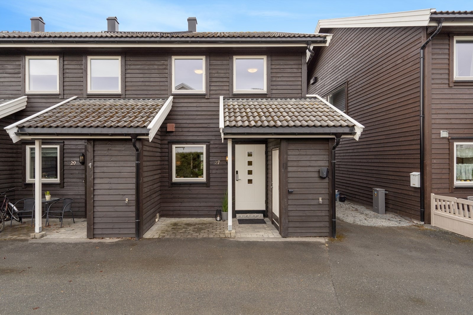 Herfra er det kort vei til bla. skoler, barnehager og idrettsanlegg. Galleribilde