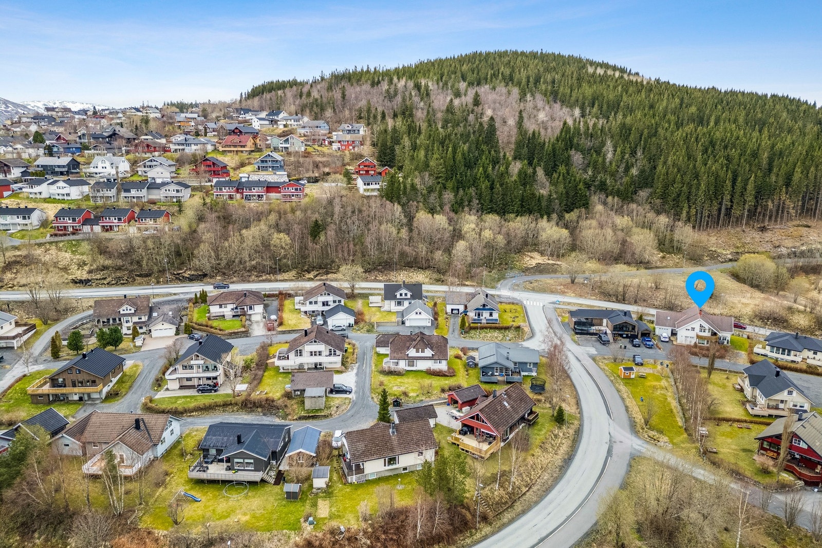 Eiendommen ligger fint til i et etablert og barnevennlig boligområde i Kulstadlia. Galleribilde