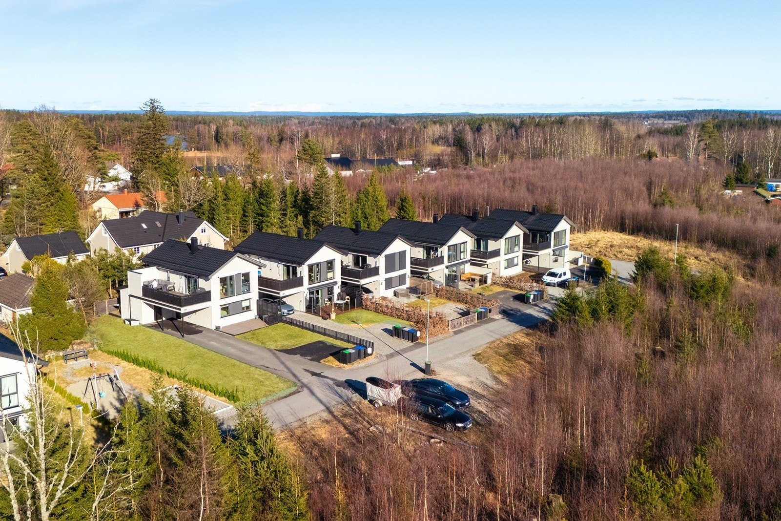 Fra eiendommen er det en behagelig utsikt mot tilstøtende skogsområde. Galleribilde