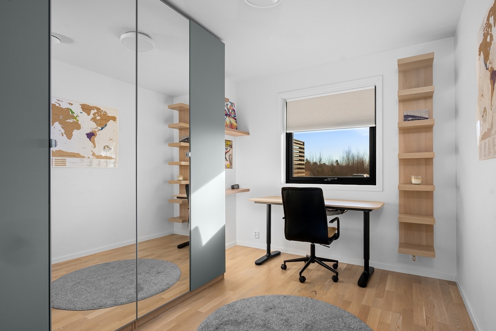 Alle boligens 3 soverom er samlet i denne etasjen og har en familievennlig plassering. Galleribilde