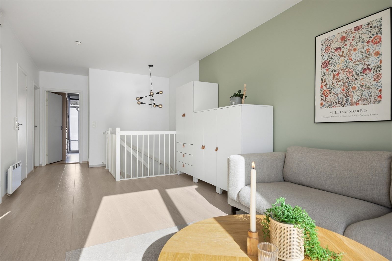 2. etasje består av stue, 3 soverom, bad og bod/teknisk rom. Galleribilde