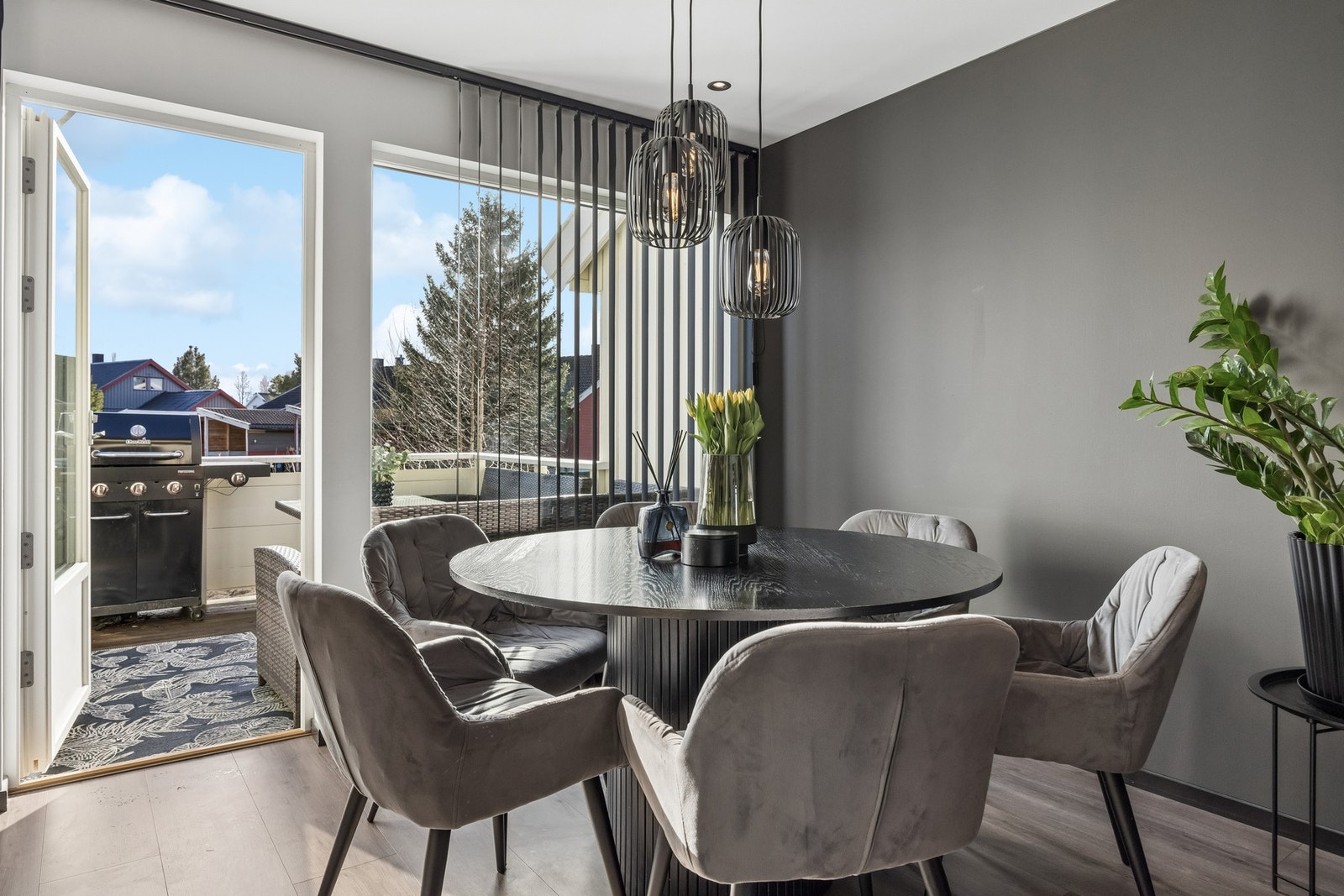 God plass til spisebord Galleribilde