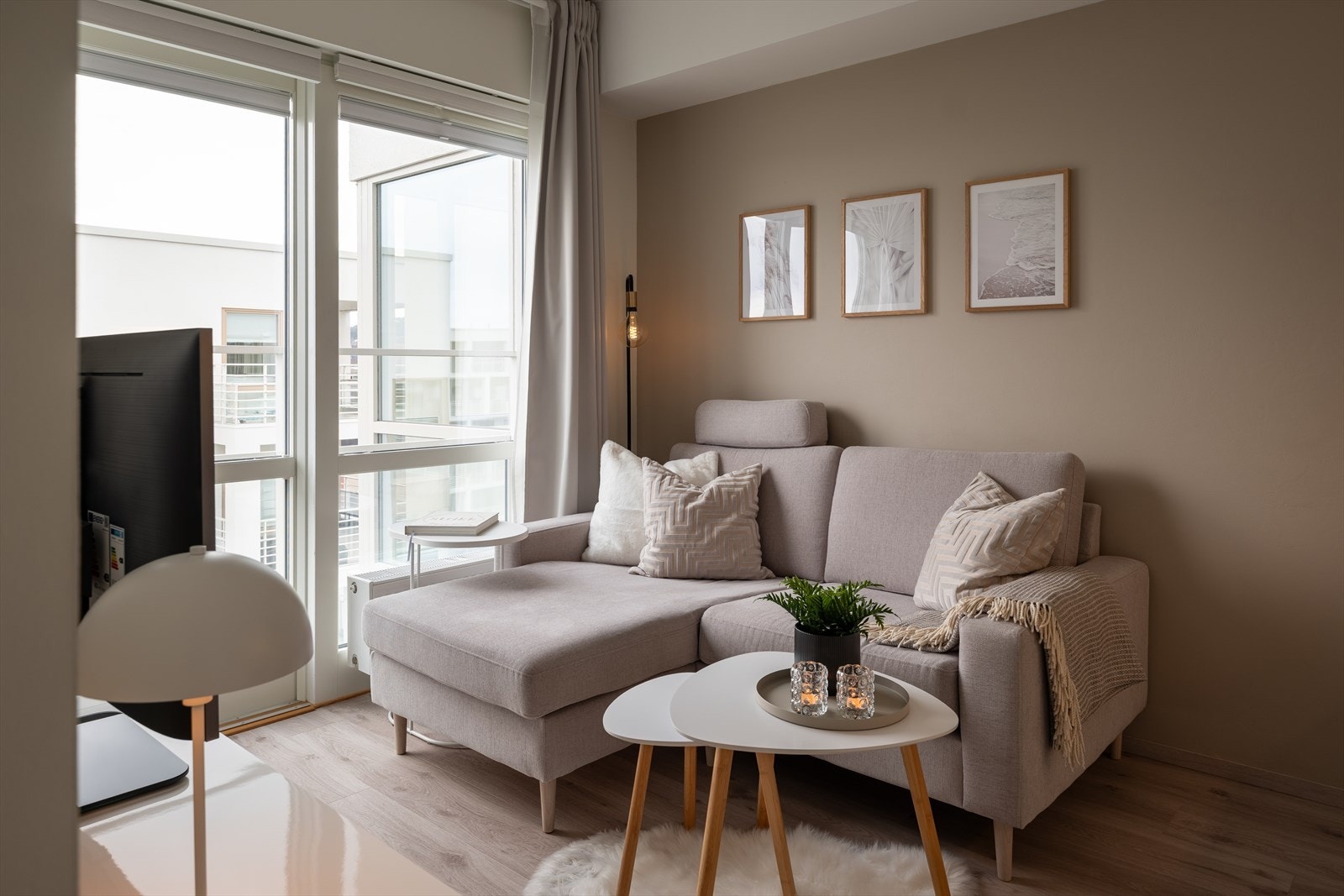 Velkommen til Julianus Holms veg 10! En stilren og innbydende 2-roms toppleilighet med attraktiv beliggenhet på Lade. Foto: Eivind Mølnå Galleribilde