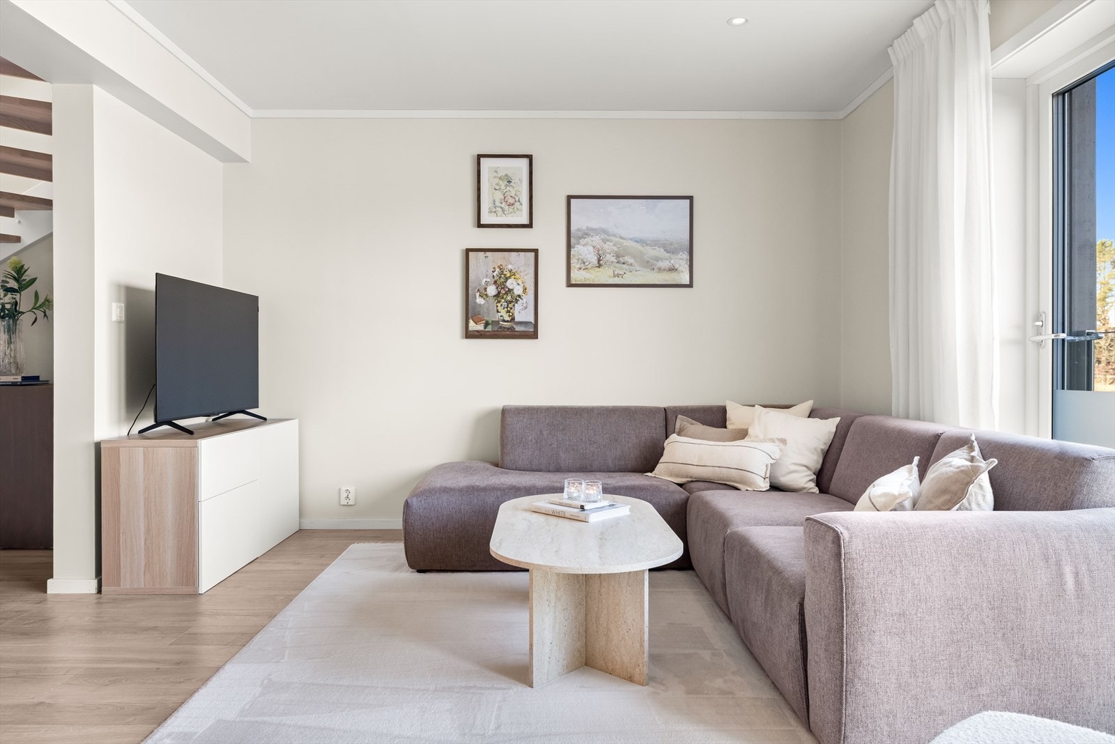 God plass til sofakrok i egen sone. Galleribilde